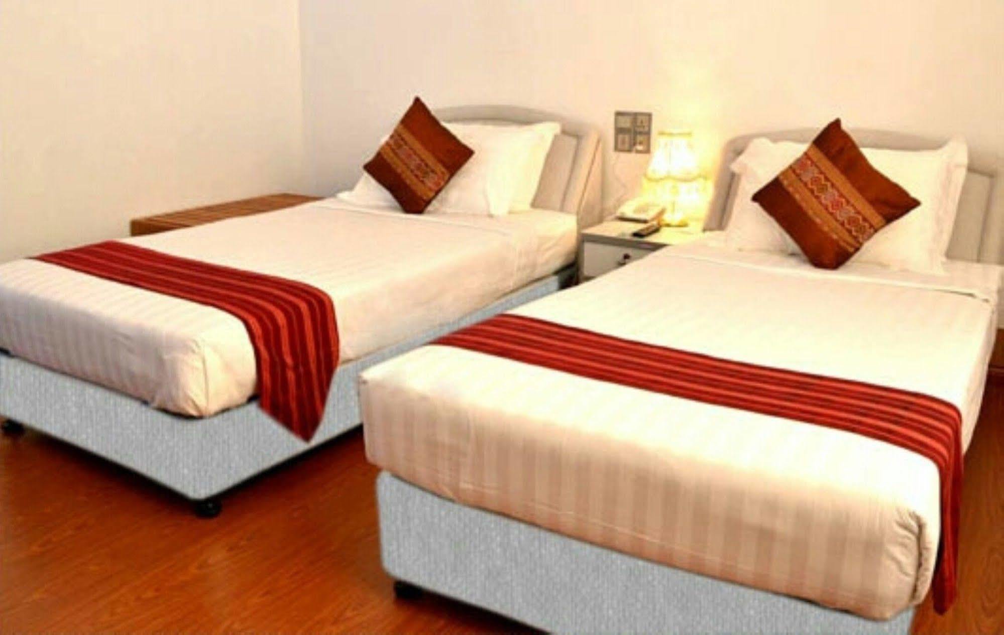 Myat Nan Taw Hotel Loikaw Extérieur photo